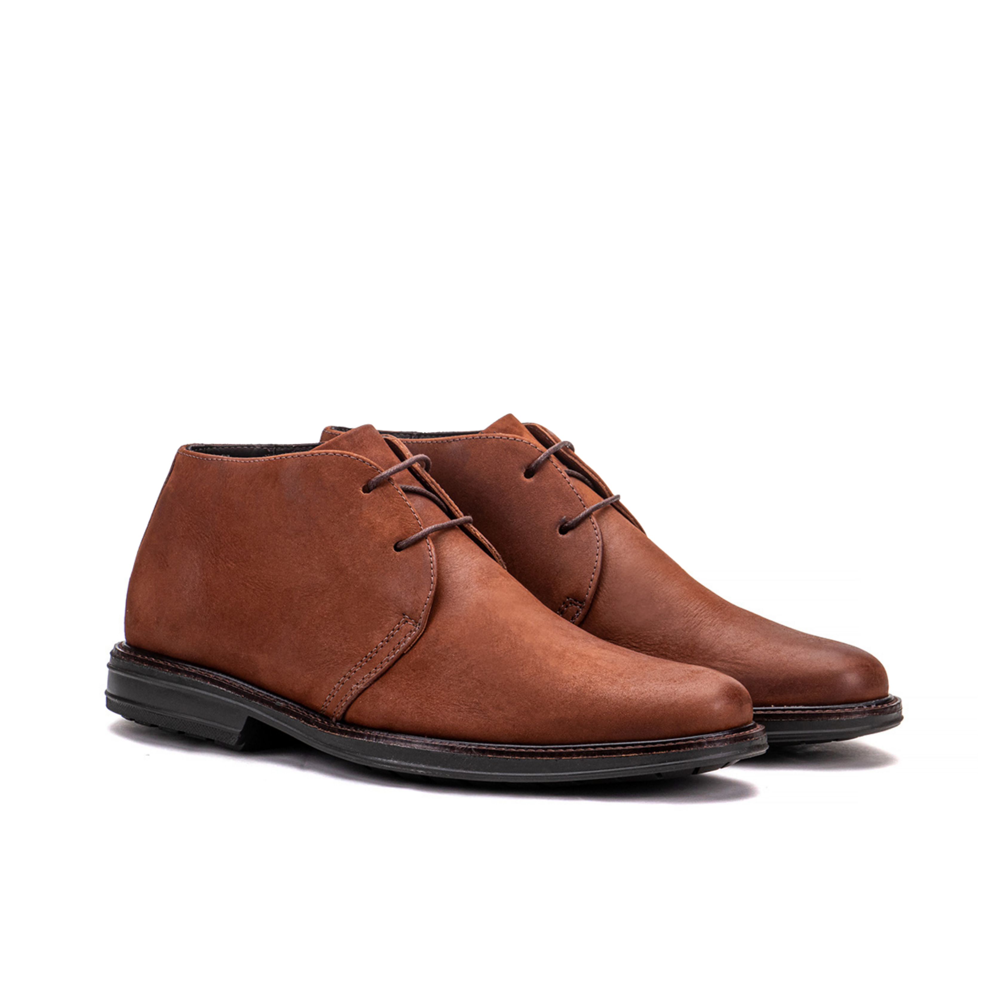 Artelio Siena natural leather chukka boot with a classic lace-up chukka shape and flexible non-slip sole