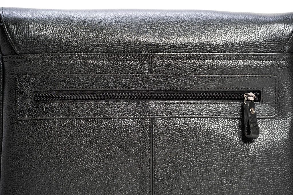 Close-up of the exterior zipper and pebbled leather on the Artelio black crossbody bag