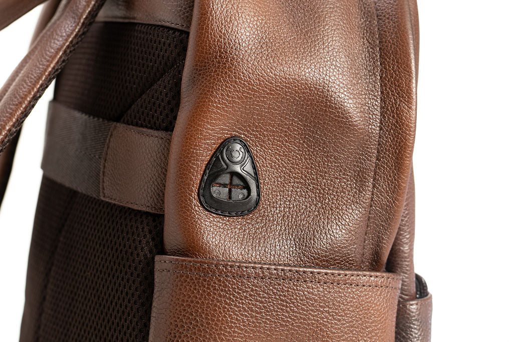 Close-up of the shoulder strap attachment hardware on the Artelio brown leather backpack