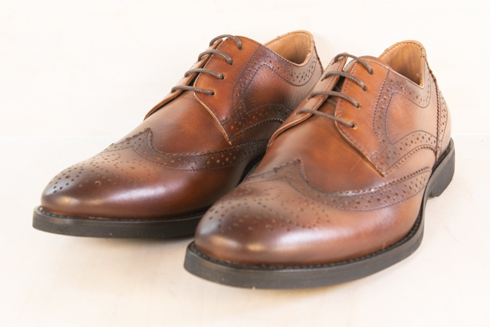 Front angle of the Artelio Classico bronze leather oxford dress shoe showing the lace-up shape
