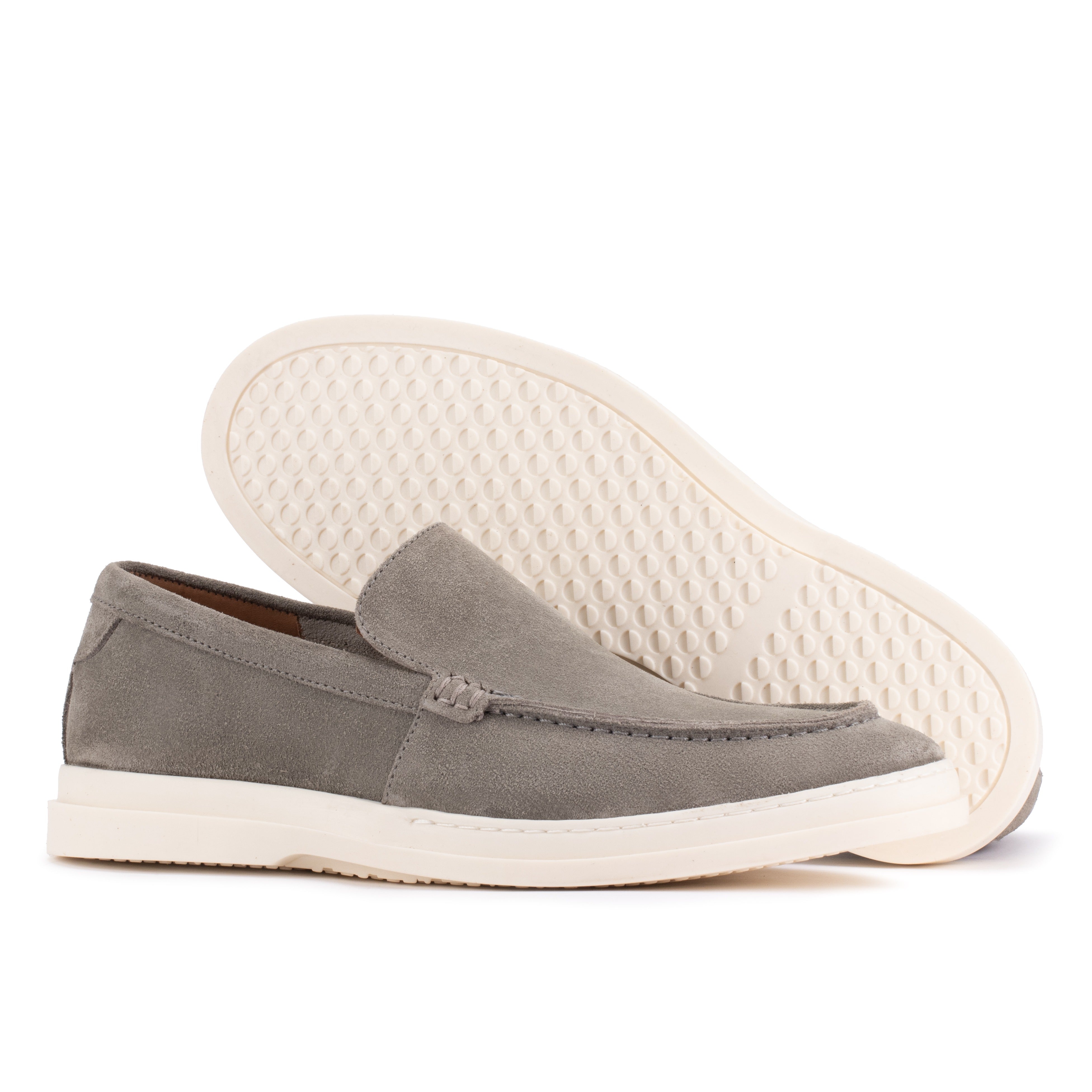 Sole detail of the Artelio Deck Rio gray suede loafer showing the flexible white cushioned sole