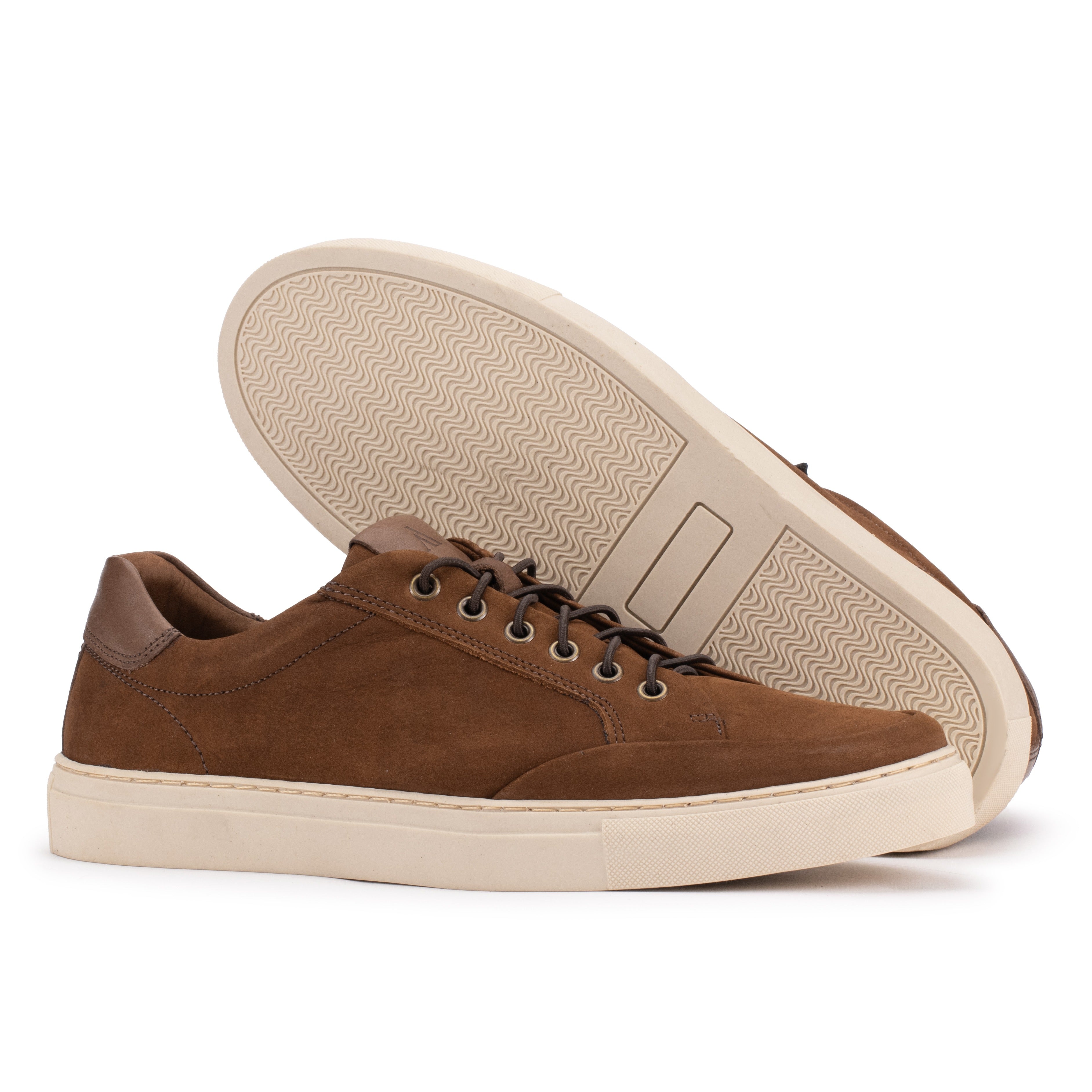 Sole detail of the Artelio Elasticore cognac nubuck sneaker with a flexible grippy rubber sole