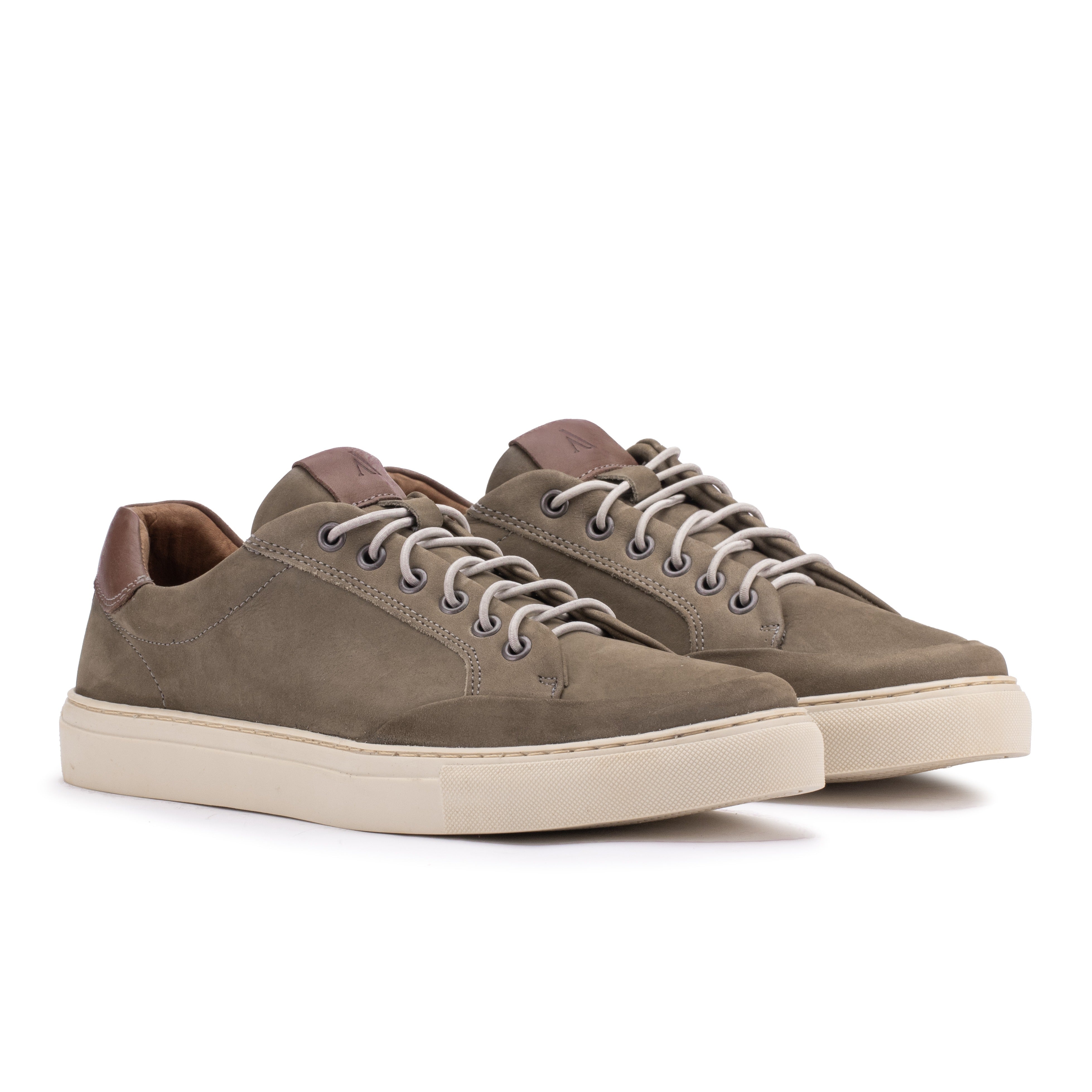 Front angle of the Artelio Elasticore gray nubuck sneaker with elastic laces and a white sole