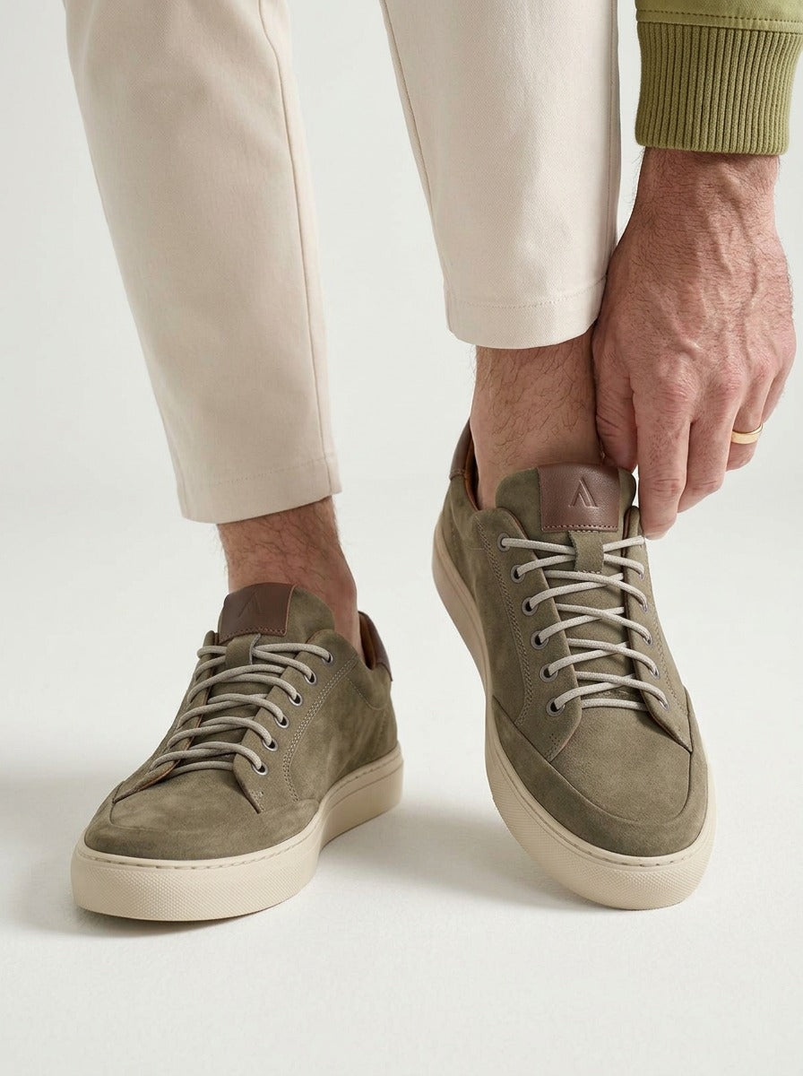 On-foot detail of the Artelio Elasticore gray nubuck sneaker with elastic lacing