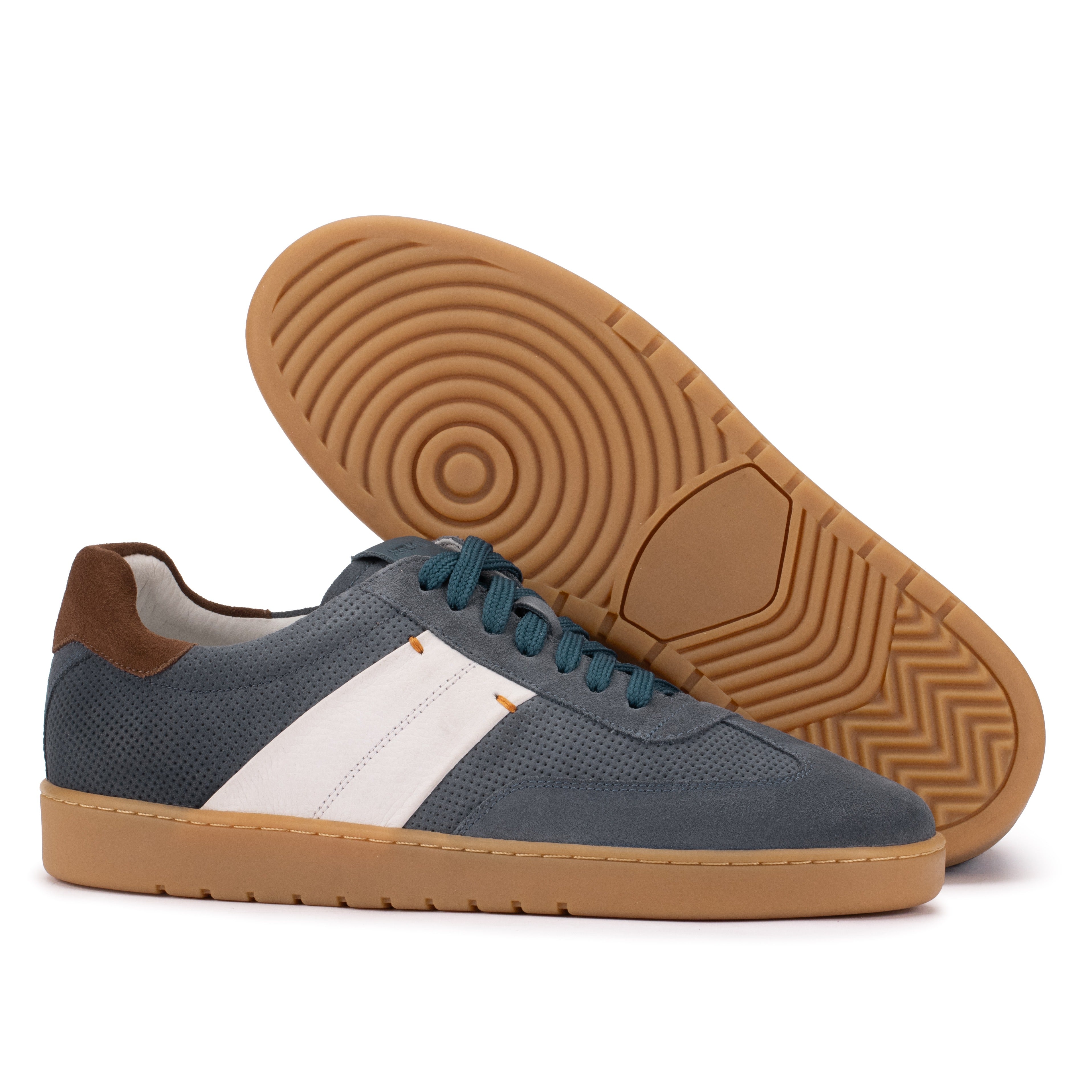 Sole detail of the Artelio Strata jeans blue suede sneaker showing the grippy gum rubber tread