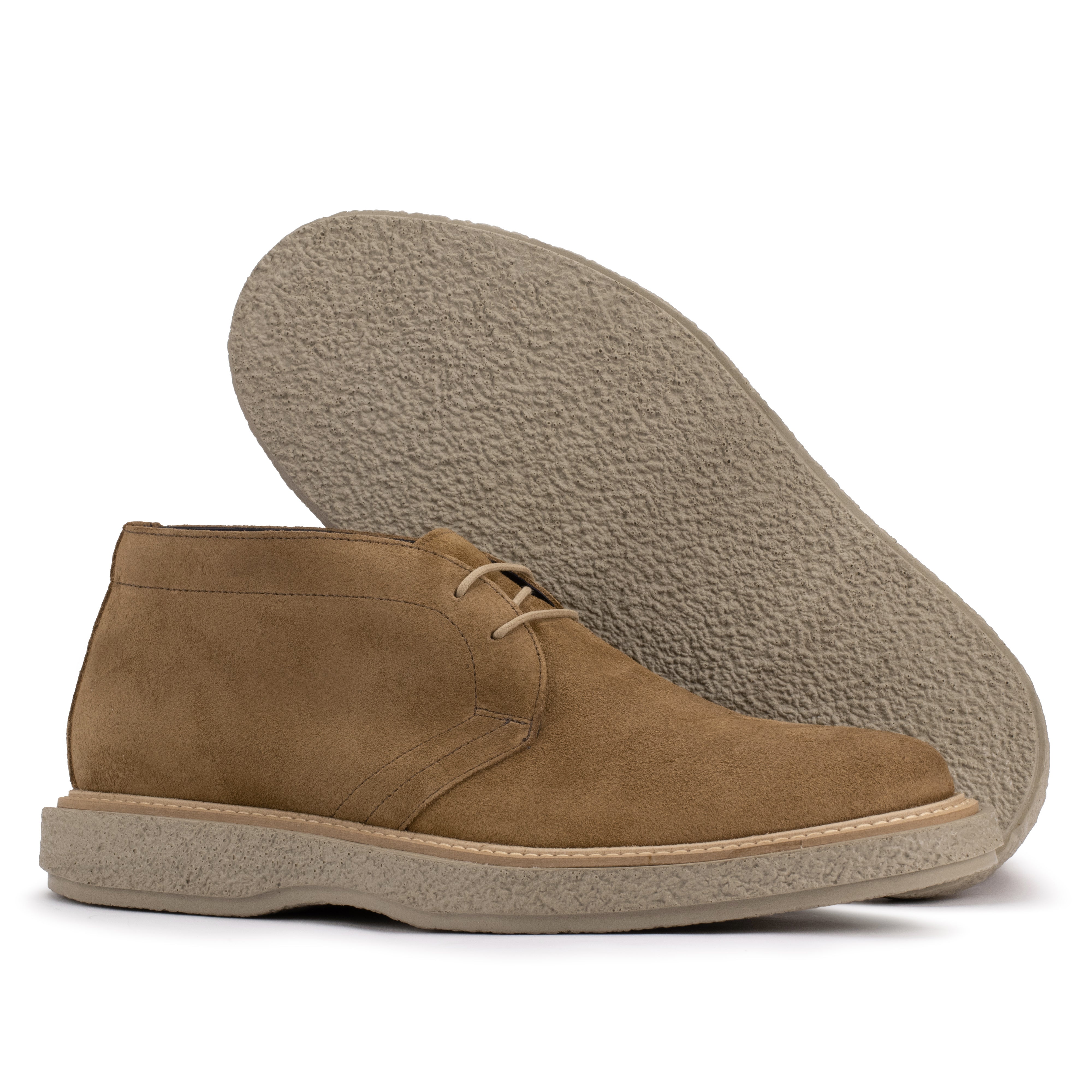 Sole detail of the Artelio Vanguardia tobacco suede chukka boot with a textured cushioned sole