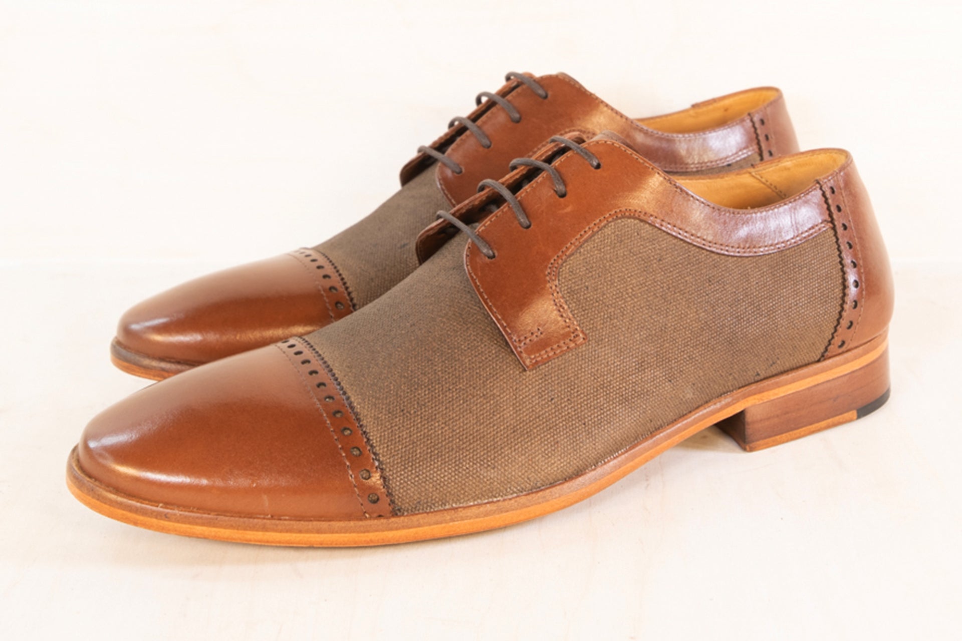 Front angle of the Artelio Octavian honey leather sole dress shoe showing the polished leather upper