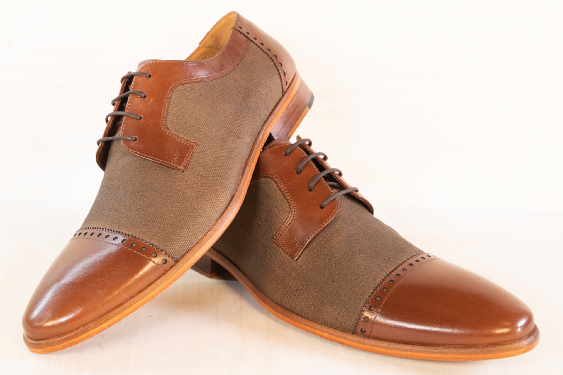 Side profile of the Artelio Octavian honey leather sole dress shoe showing the leather upper and leather sole